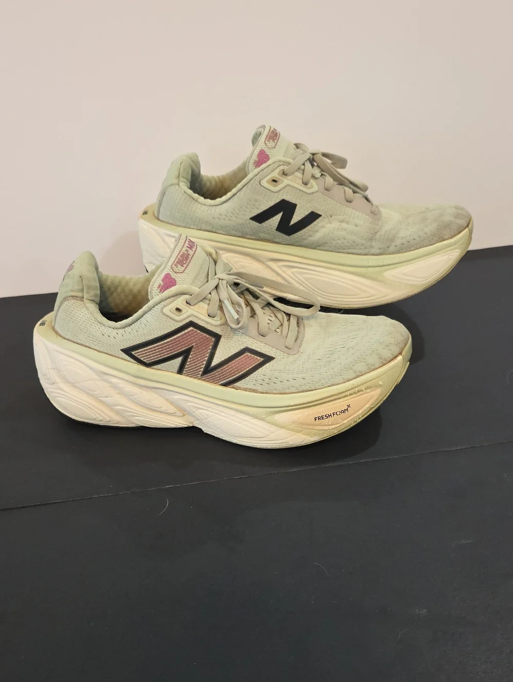 New Balance Fresh Foam MORE Women’s Pale Green Fresh Foam Sneakers Size 10.5